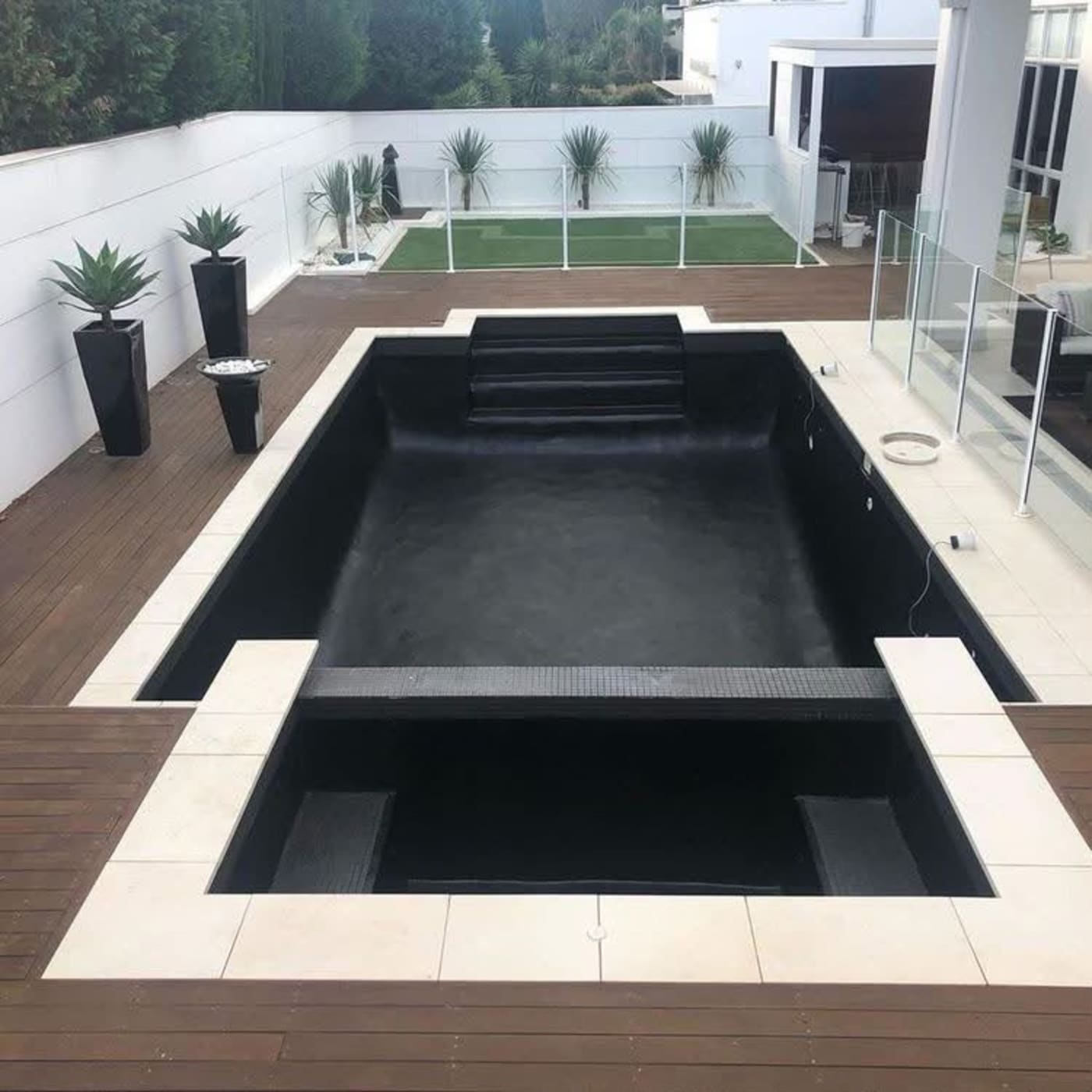 Black Granite Plunge Pool — Swimming Pools project by Metrixpool